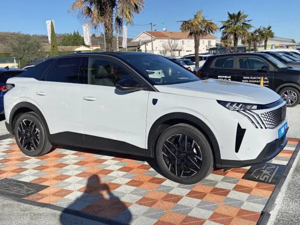 Peugeot 3008 Hybrid 145 e-DCS6 GT Alcantara Executive Pack 360° Vision & Drive Assist Plus - Photo 3