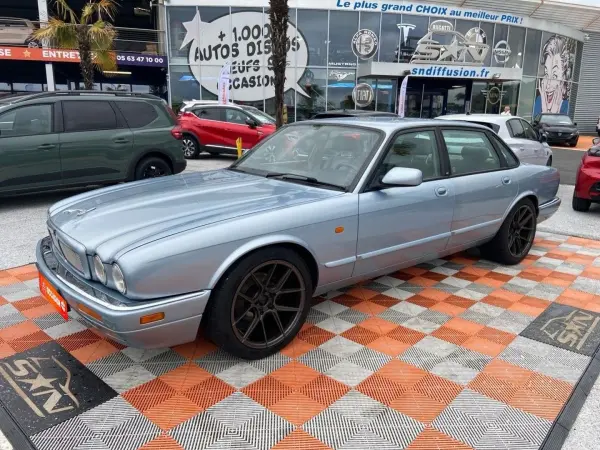 Jaguar XJR